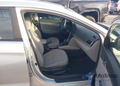 2017 Hyundai Elantra Se z USA, uszkodzony, nr VIN 5NPD84LF2HH158467